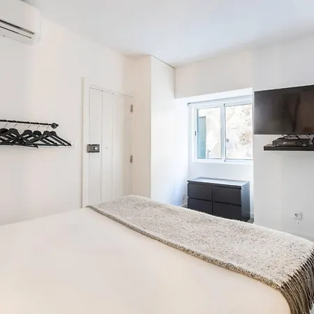 Castle Alfama Lägenhet *