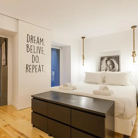 Castle Alfama Διαμέρισμα *